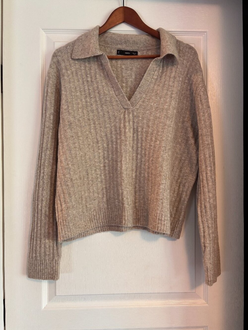 MNG MANGO Johnny Collar Ribbed V-Neck Sweater Lightweight Wool Blend Medium